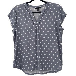 41 Hawthorne gray top with white Polka Dots.  Size PM petite medium